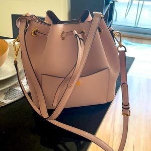 Michael kors bucket bag pink/nude